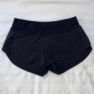 Lululemon | Low-Rise Short 2.5